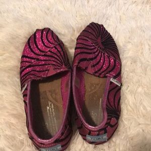 Girls TOMS glitter slip on’s